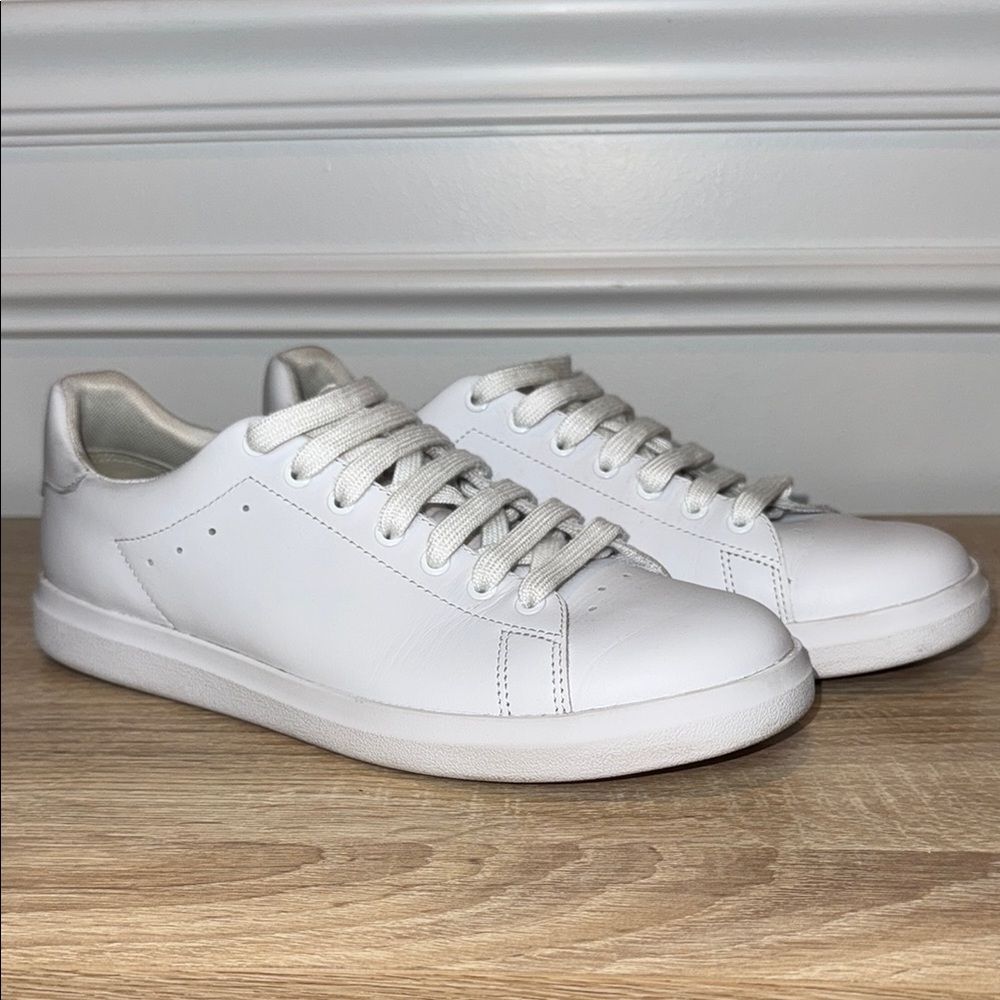 Tory Burch White “Howell Court”‎ W DUST BAG Athletic Shoes Sleek Design Sz 9 EUC